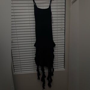 Elegant Black Strapless Dress with Ruffle Hem